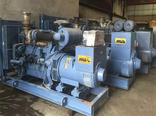 华亭发电机组带负载降电压是什么原因照成的？