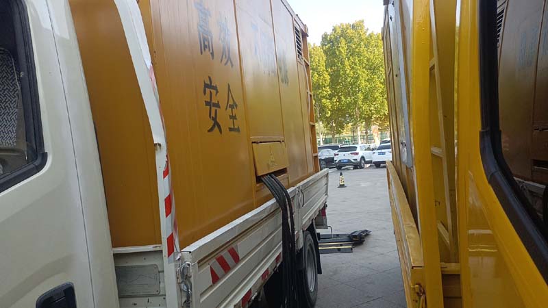 华亭如何判断柴油发电机组和UPS电源的切换时间是否符合要求？