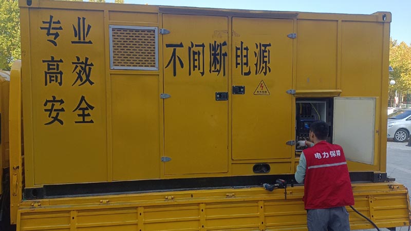 华亭柴油发电机组和UPS电源配合使用时，如何避免切换过程中的电力中断？