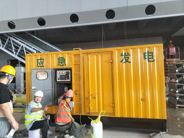 华亭怎样判断空气滤清器是否需要更换？