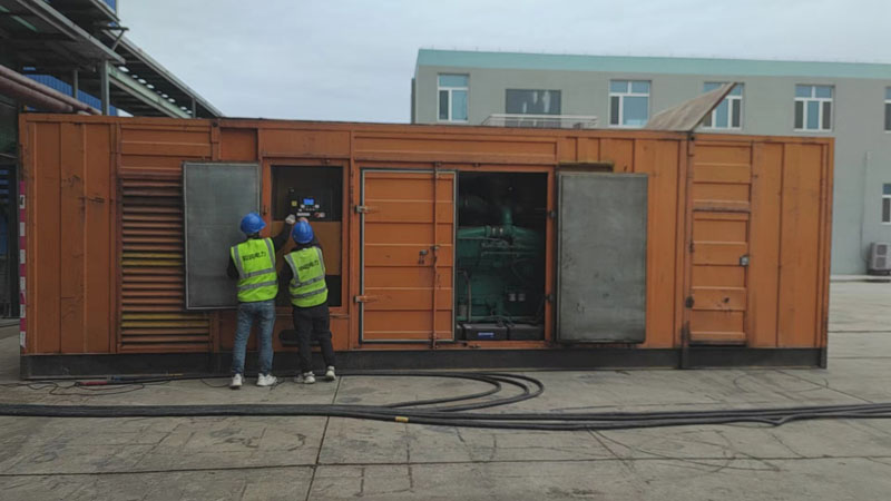 华亭如何检查柴油发电机组的机油油位？